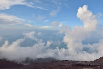 富士登山途中の空模様