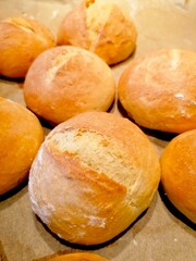 selbst gebackene Brötchen