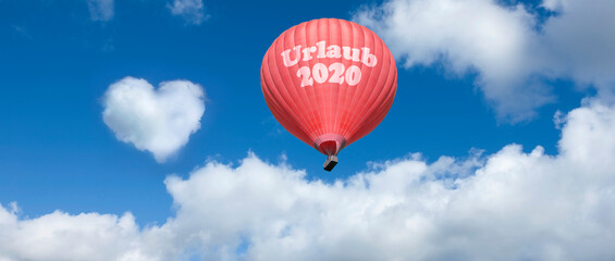 Fototapeta na wymiar Heissluftballon Urlaub 2020 mit Wolkenherz