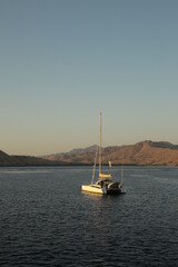 Fototapeta premium A boat about to start sailing greet by the sunrise