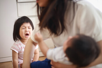 泣く女の子