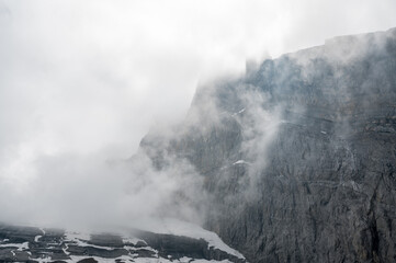 Felswand Bi de Tröge oberhalb Kandersteg