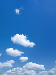 初夏の青空と雲