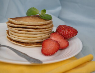 pancakes with strawberries