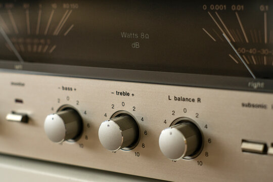 Analog volume meter