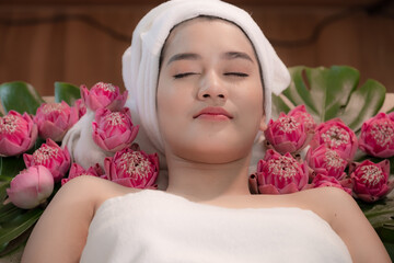 Beauty Woman Relaxing and Lying Down in spa salon.