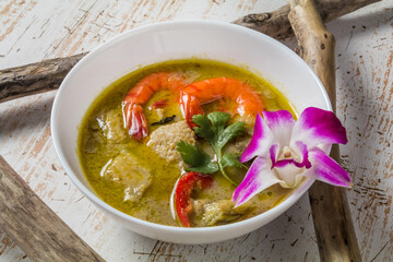 グリーンカレー　Southeast Asian prawn green curry