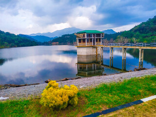 Alikotaara lake and mountains Sri Lanka