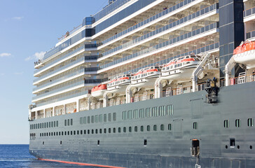 Fototapeta premium Cruise ship in a port
