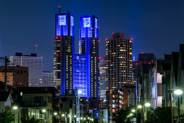 東京都庁 夜景 ブルーライトアップ 神田川、花見橋から（中野区）