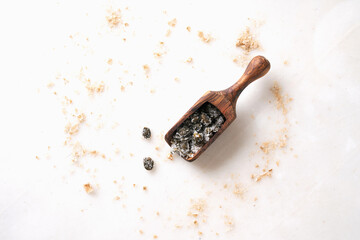 Salted capers in the scoop