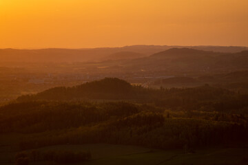 Naklejka na ściany i meble Zachodzące słońce w Rudawach / The setting sun in Rudawy Janowickie Mountains, Poland