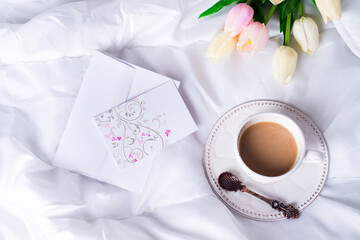Obraz na płótnie Canvas Pink tulips and coffee cup