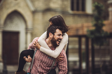 Young couple hugging eachother in the rain