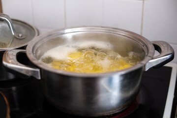pot of boiling water on the stove large