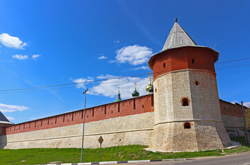 Fototapeta na wymiar Tavern Corner Tower and Kremlin wall in Zaraysk town. Cultural heritage of the Middle Ages (16th century) in the Moscow region, Russia