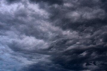 dark cloud is coming / cloud storm before rain coming 