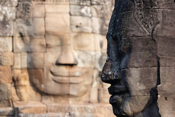 Obraz premium Close up of Giant smiling stone faces adorn Bayon Temple in Cambodia