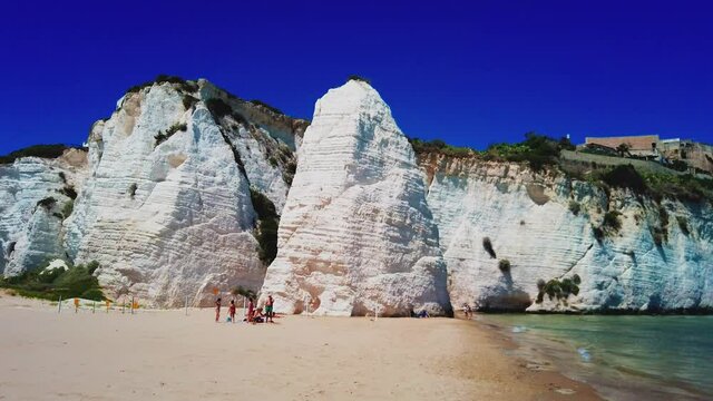 Vieste e il monolite di Pizzomunno