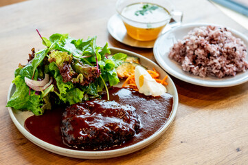 ハンバーグ　ランチプレート