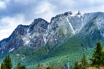 Obraz premium Mount Si Snow Evergreen North Bend Washington