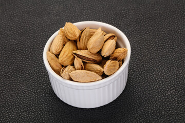Unpeeled Almonds nuts