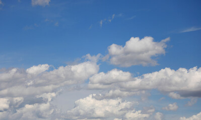 Obraz premium many white clouds and blue sky