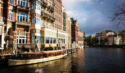 Fototapeta na wymiar Amsterdam canal and boats in the Netherlands