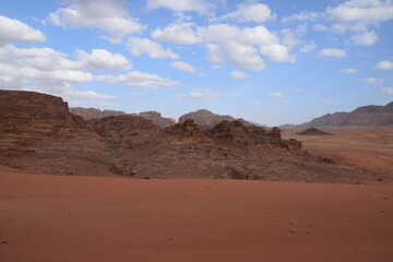 Fototapeta na wymiar The endless expanses of the desert landscape of Wadi Rum, Jordan