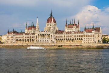 Fototapeta na wymiar Budapest House of Parliament and Danube River - Hungary