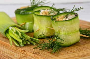 Cucumber appetizer with leek and dill