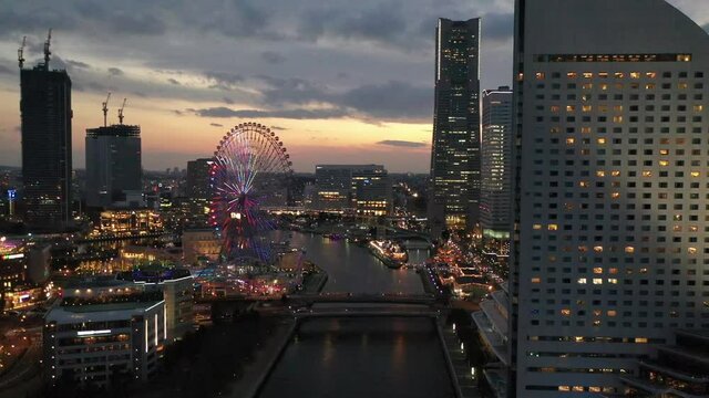 横浜 夕焼け 夜景 みなとみらい 観覧車 ランドマーク ドローン 空撮