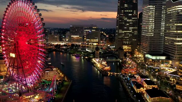 横浜 夕焼け 夜景 みなとみらい 観覧車 ランドマーク ドローン 空撮 ハイパーラプス