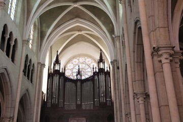 Naklejka premium Intérieur de l'église catholique Saint Jean Baptiste, village de Bourgoin Jallieu, département de l'Isère, France