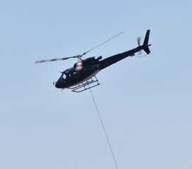 Fototapeta na wymiar Hubschrauber im Einsatz