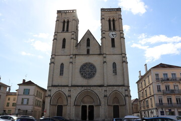 Extérieur de l'église catholique Saint Jean Baptiste, village de Bourgoin Jallieu, département...