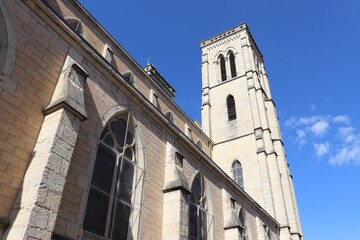 Extérieur de l'église catholique Saint Jean Baptiste, village de Bourgoin Jallieu, département...