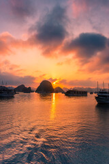 Naklejka na ściany i meble Amazing sunset over Ha Long Bay, Vietnam