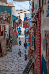 Fototapeta na wymiar Souvenir street shops in Medina or old town of Tozeur, Tunisia