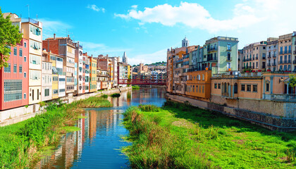 Fototapeta na wymiar River Onyar in Girona, Catalonia Spain