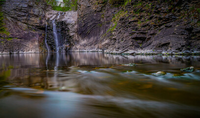 Wodospad Hogfallet w województwie Innlandet w okolicy Gjovik w Norwegii © Dreamnordno