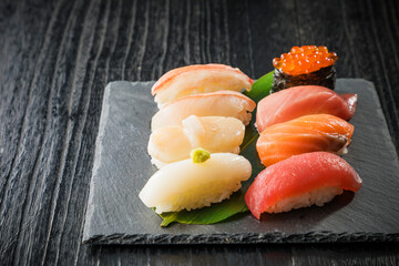 握り寿司の盛り合わせ　Japanese food Sushi on black stone plate
