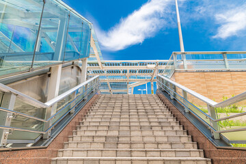 初夏の黒崎駅ベデストリアンデッキの階段（福岡県北九州市）