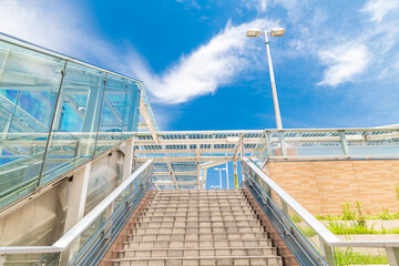 初夏の黒崎駅ベデストリアンデッキの階段（福岡県北九州市）