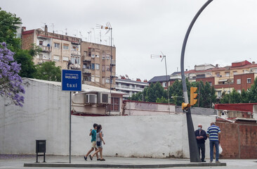 Fototapeta na wymiar Coronavirus Pandemic. People in street of Barcelona. Spain