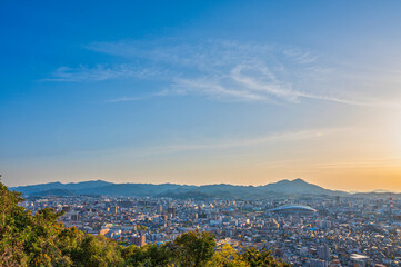 Obraz premium 夕暮れの地方都市【福岡県北九州市】