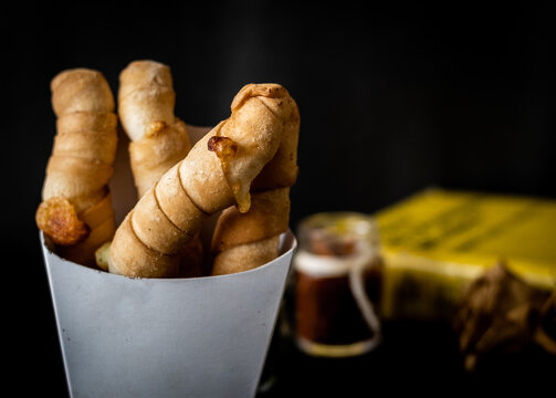 Empanadas, Deditos, chocolate y leche, comida frita