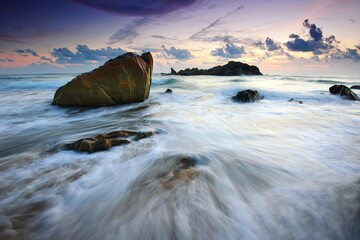Obraz premium Beautiful seascape at sunrise in Terengganu, Malaysia