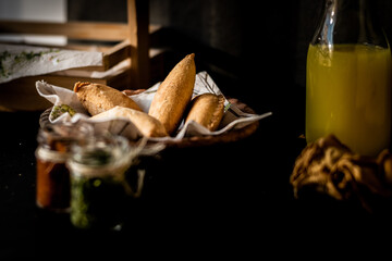 Empanadas, Deditos, chocolate y leche, comida frita