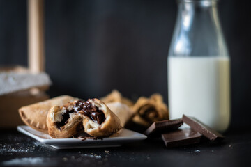 Empanadas, Deditos, chocolate y leche, comida frita